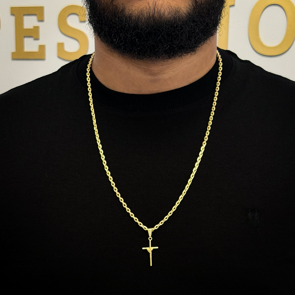 Corrente Cadeado 3mm e Pingente Cruz Palito Amarrada Banhada a Ouro 18K