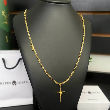 Corrente Cadeado 3mm e Pingente Cruz Palito Amarrada Banhada a Ouro 18K