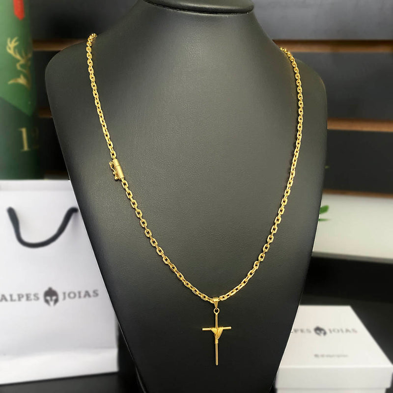 Corrente Cadeado 3mm e Pingente Cruz Palito Amarrada Banhada a Ouro 18K