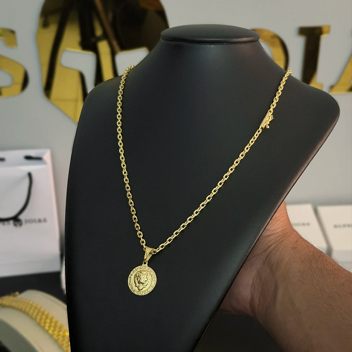 Corrente Cadeado 3mm e Pingente Leão de Judá Banhado a Ouro 18K