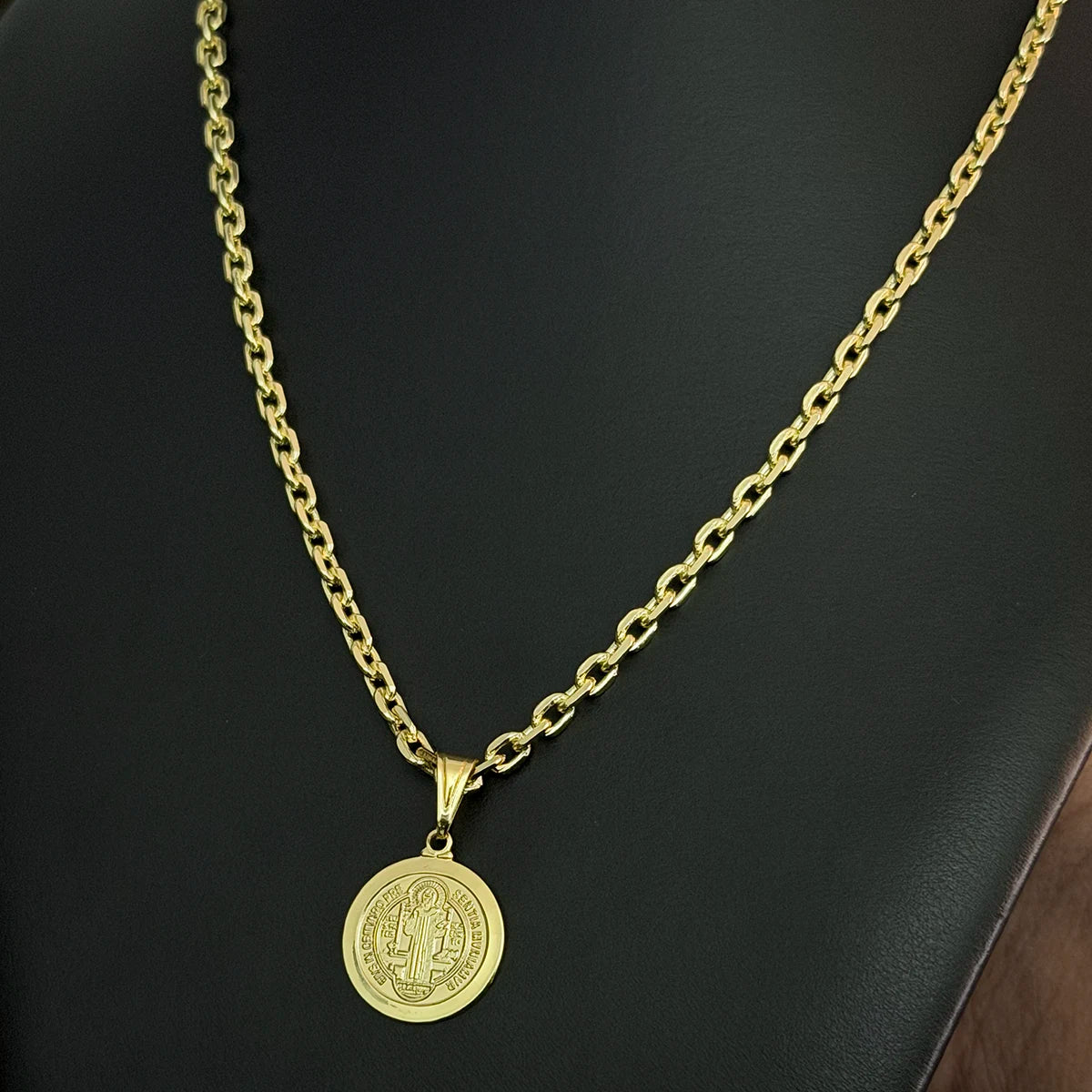 Corrente Cadeado 4mm e Pingente São Bento Banhado a Ouro 18K