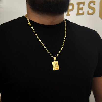 Corrente Cartie 4mm e Pingente Letra Banhada a Ouro 18K + BRINDE