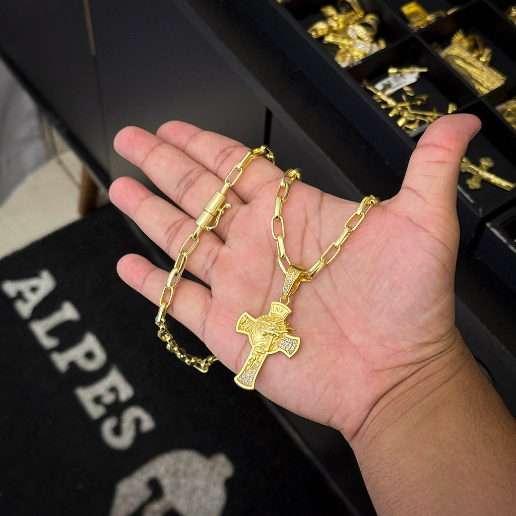 Corrente Meia Cana 6mm e Pingente Cruz Cravejada com Rosto Banhado a Ouro 18K