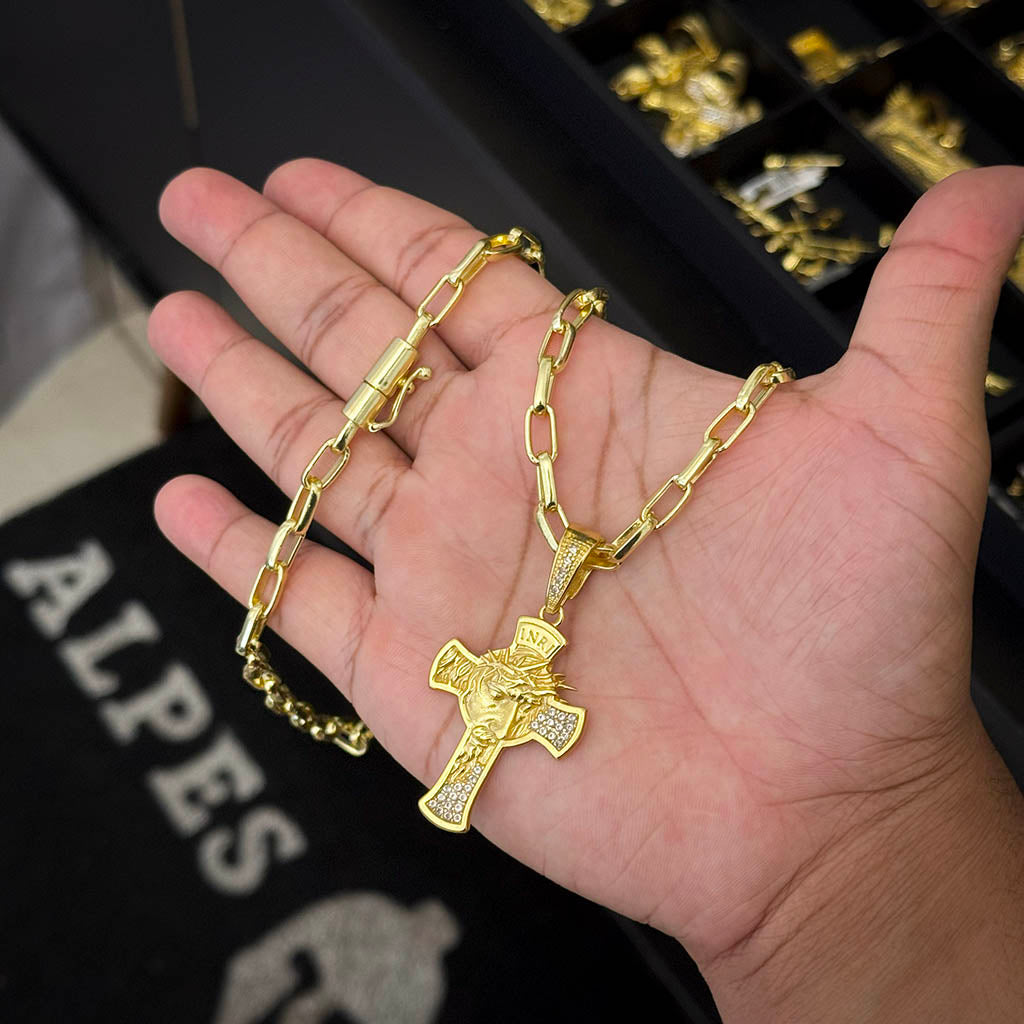 Corrente Meia Cana 6mm e Pingente Cruz Cravejada com Rosto Banhado a Ouro 18K
