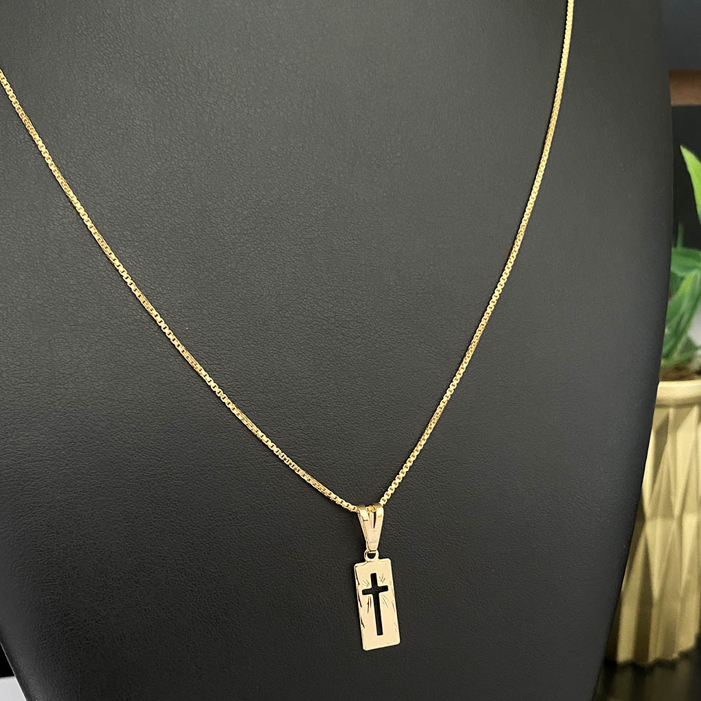 Corrente Veneziana 1mm e Pingente Cruz Placa Vazada Banhado a Ouro 18K