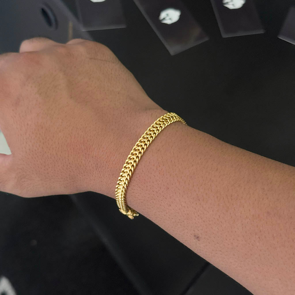 Pulseira Lacraia 8mm Fecho Mão Orando Banhada a Ouro 18K